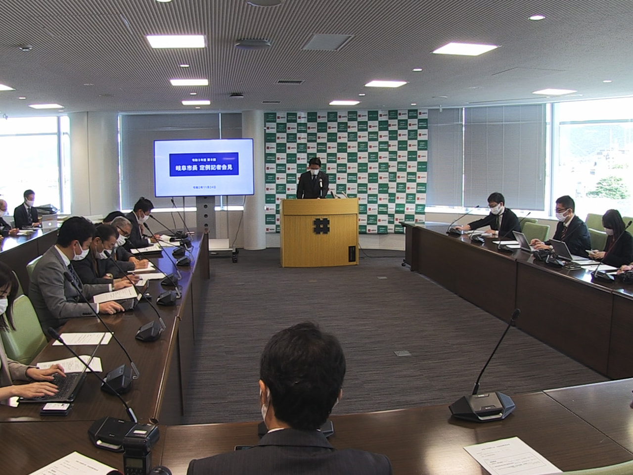 岐阜市議会の定例会は25日開会し、柴橋正直市長は提案説明で、千葉県八街市で小学生...