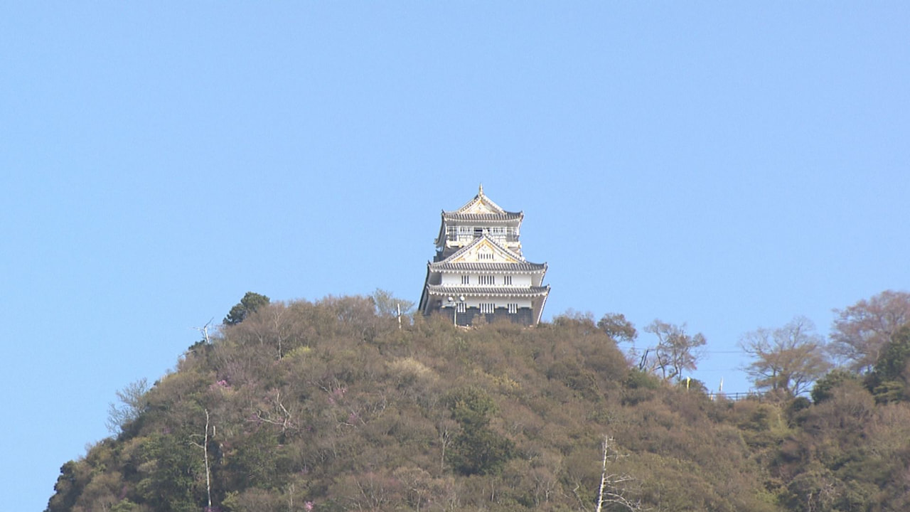 25日夕方、岐阜市の金華山の山頂付近の登山道に男性が倒れているのを、登山客が発見...