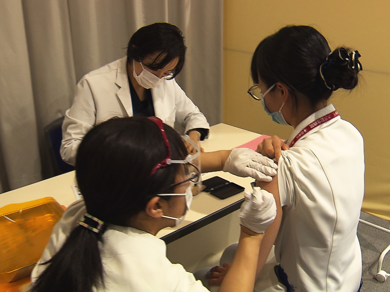 新型コロナウイルスワクチンの追加接種となる３回目の接種が１日、岐阜県でも始まり、...