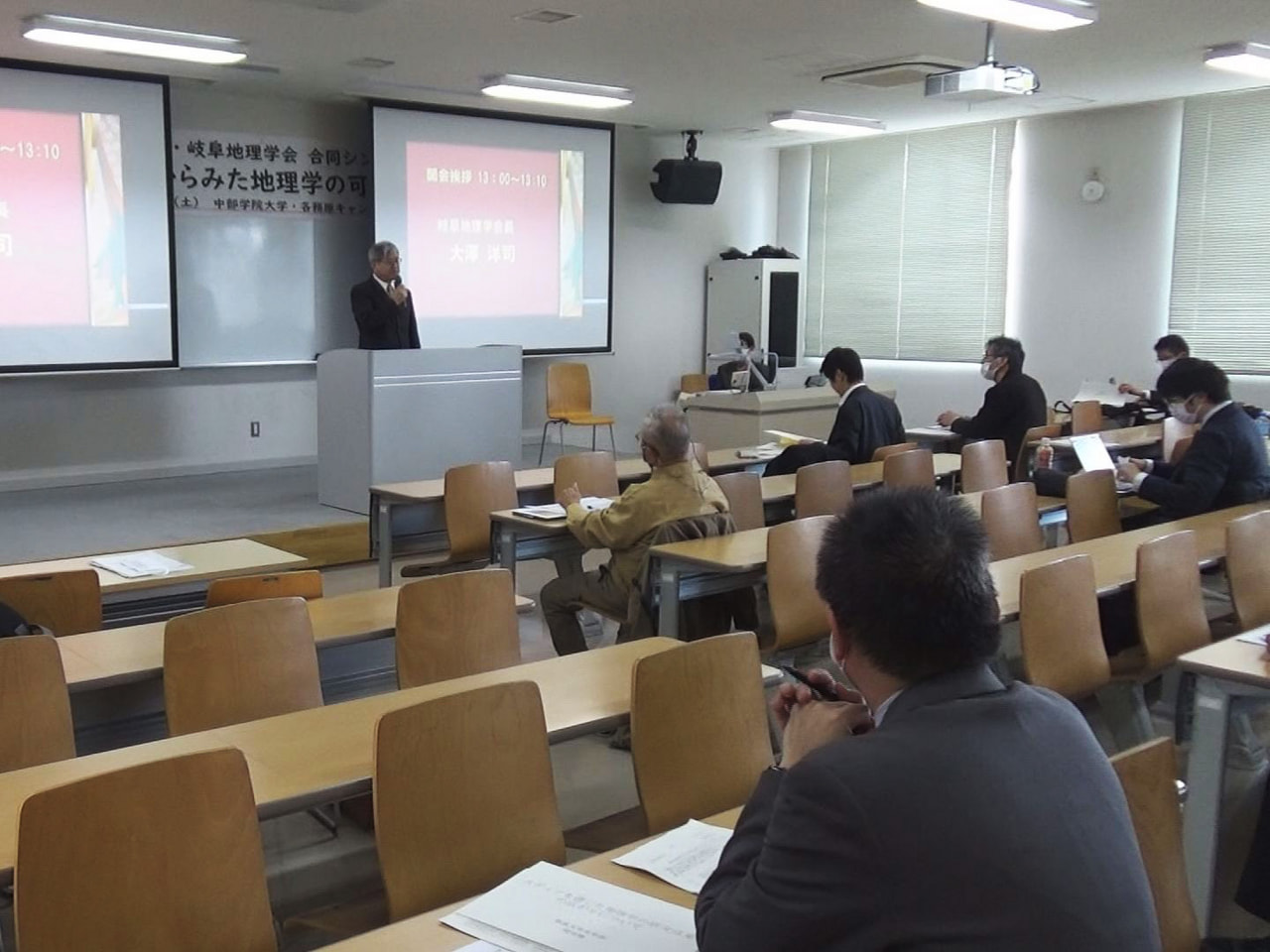 岐阜地理学会と名古屋地理学会の合同シンポジウムが２日、各務原市で行われ、メディア...