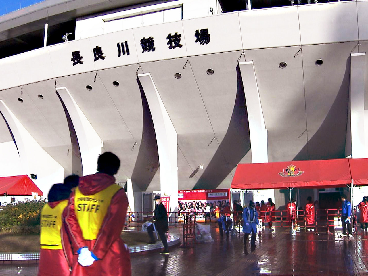 サッカーのＪリーグは３日、岐阜市長良福光の長良川競技場で午後２時から予定されてい...