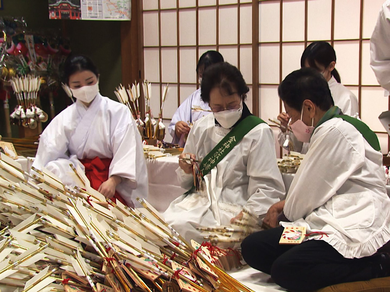 師走に入り、岐阜県内の神社では迎春準備が着々と進んでいます。岐阜市の金(こがね)...