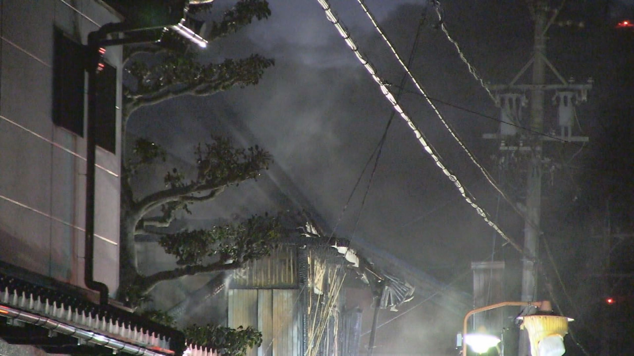 ６日午後、岐阜県養老町で住宅を焼く火事がありました。この家に住む８０代の男性と連...