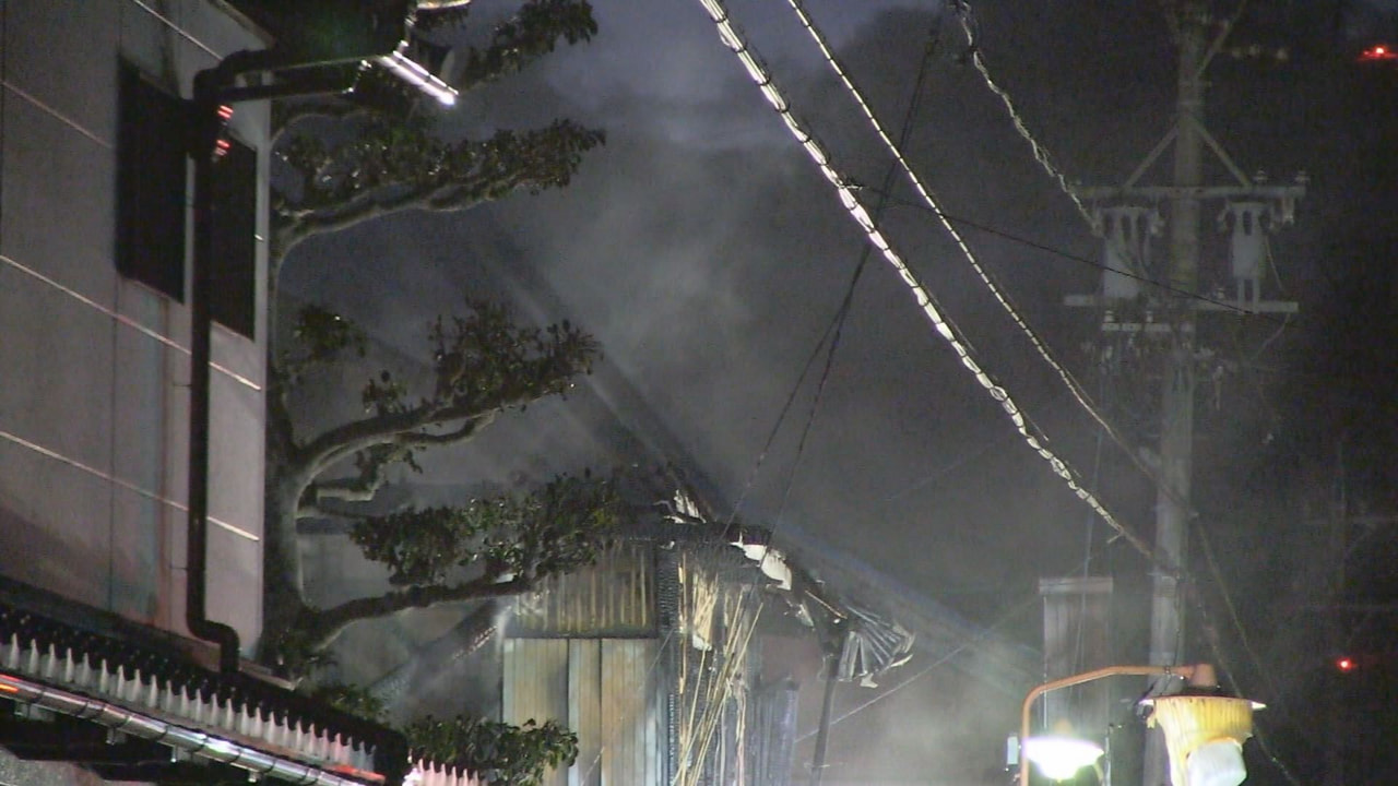 6日午後、岐阜県養老町で住宅を焼く火事がありました。この家に住む80代の男性と連...