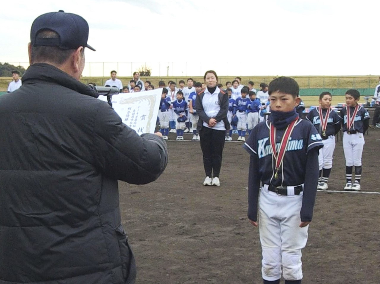 ピノキオ薬局杯各務原市秋季学童野球大会の決勝戦が７日、プリニーの野球場で行われ、...