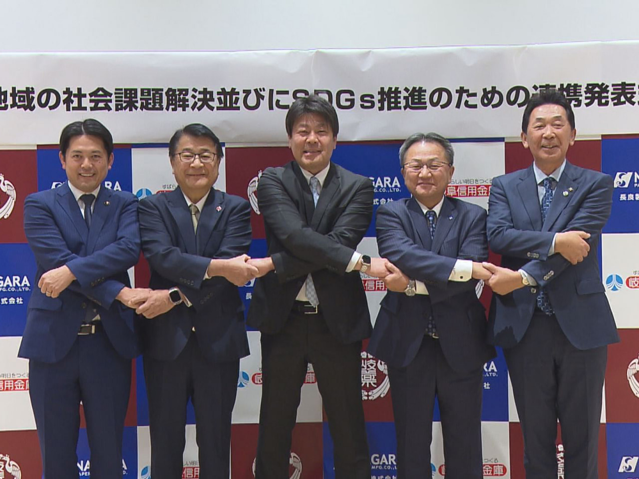 ガラス合紙を開発、製造する長良製紙と岐阜薬科大学は、ガラス製造時に使用する「環境...