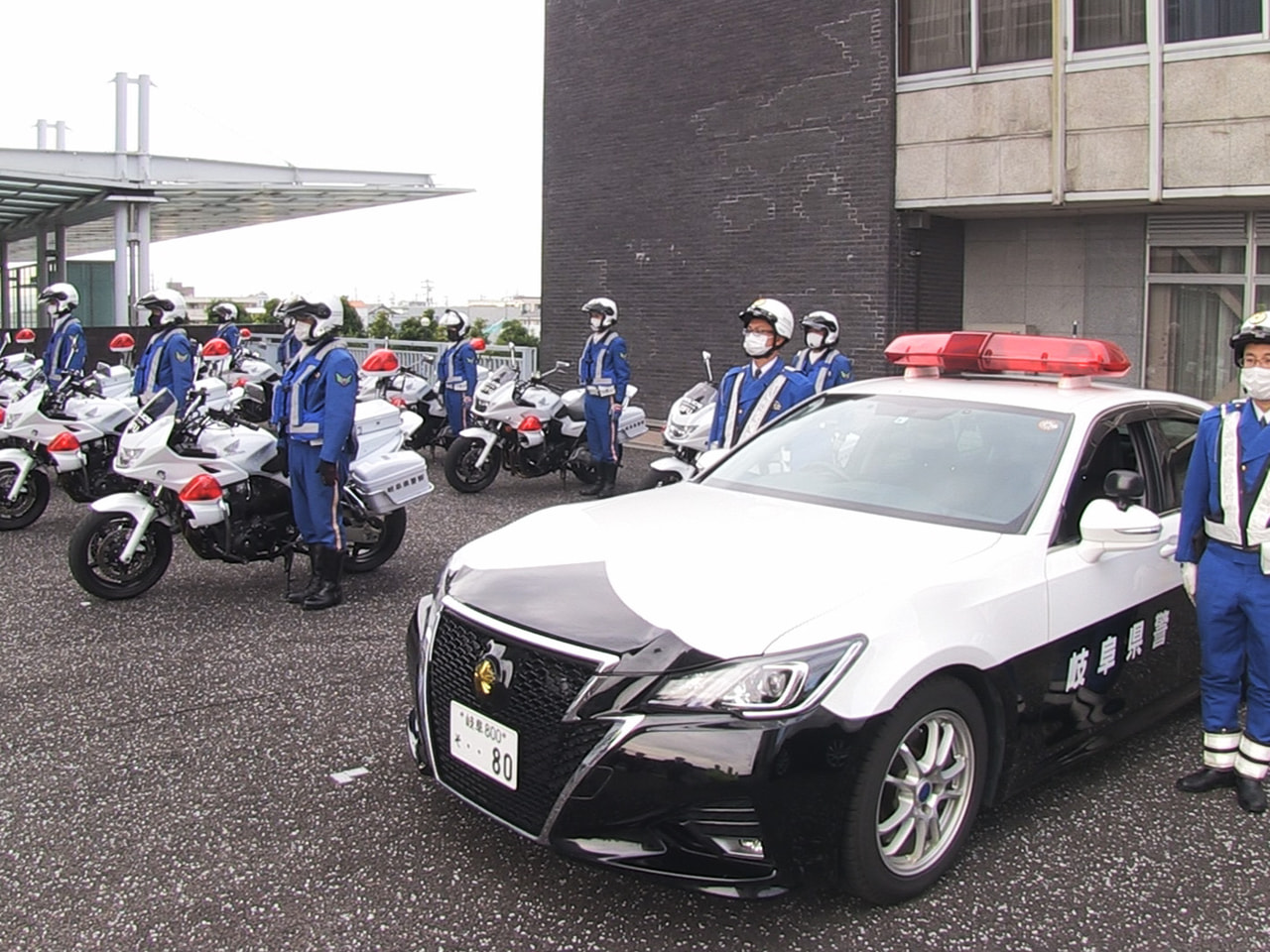 11日から始まる年末の交通安全県民運動に合わせ、岐阜県警本部で10日、パトロール...