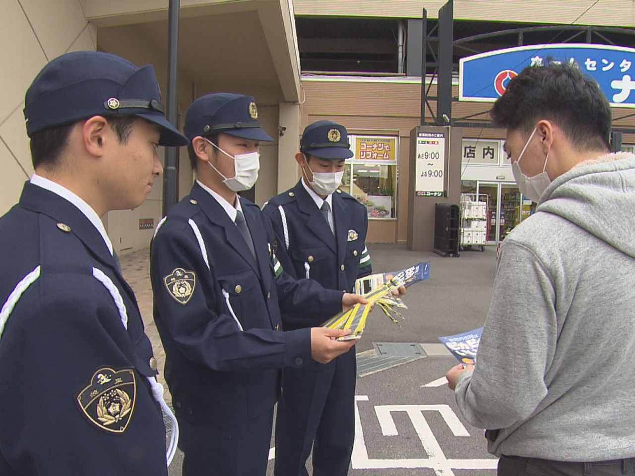 警察学校初任科生が交通安全街頭啓発 岐阜県警初の取り組み 年末の交安