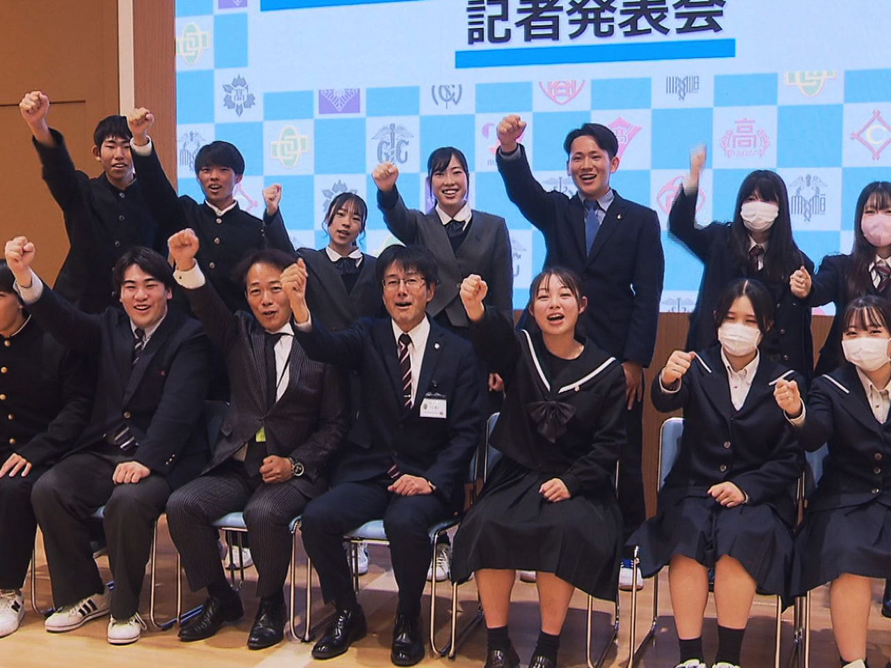 １２月２６日に開かれる第４回県高校商業達人カップに出場する高校生が１４日、会場と...