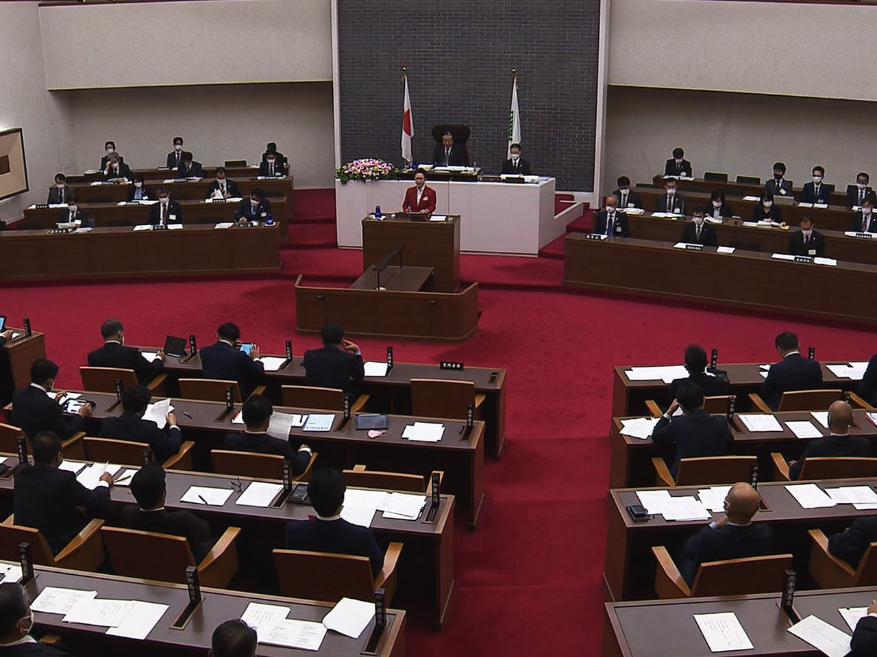 岐阜県議会定例会は15日、総額およそ533億円の今年度一般会計補正予算案など48...