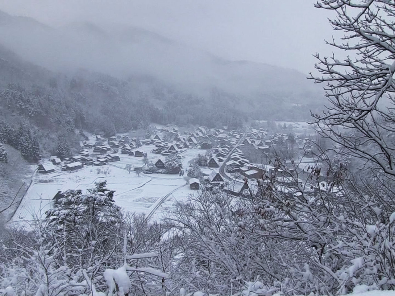 岐阜県内は15日、冬型の気圧配置の影響で日中も気温が上がらず、ほとんどの観測地点...