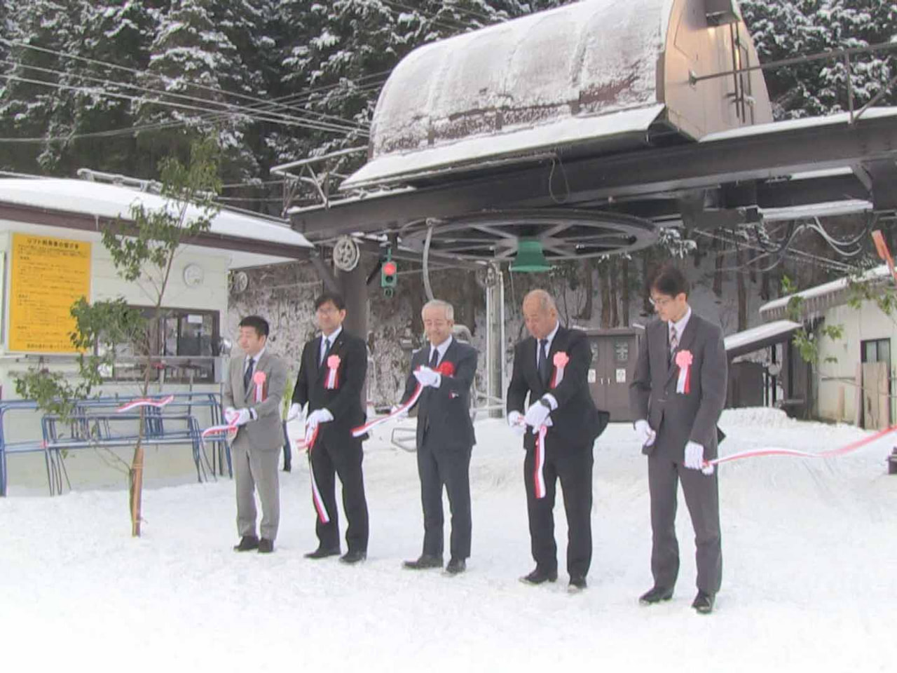 開設から50年目を迎えた高山市の市営スキー場、乗鞍高原飛騨高山スキー場が１２日、...