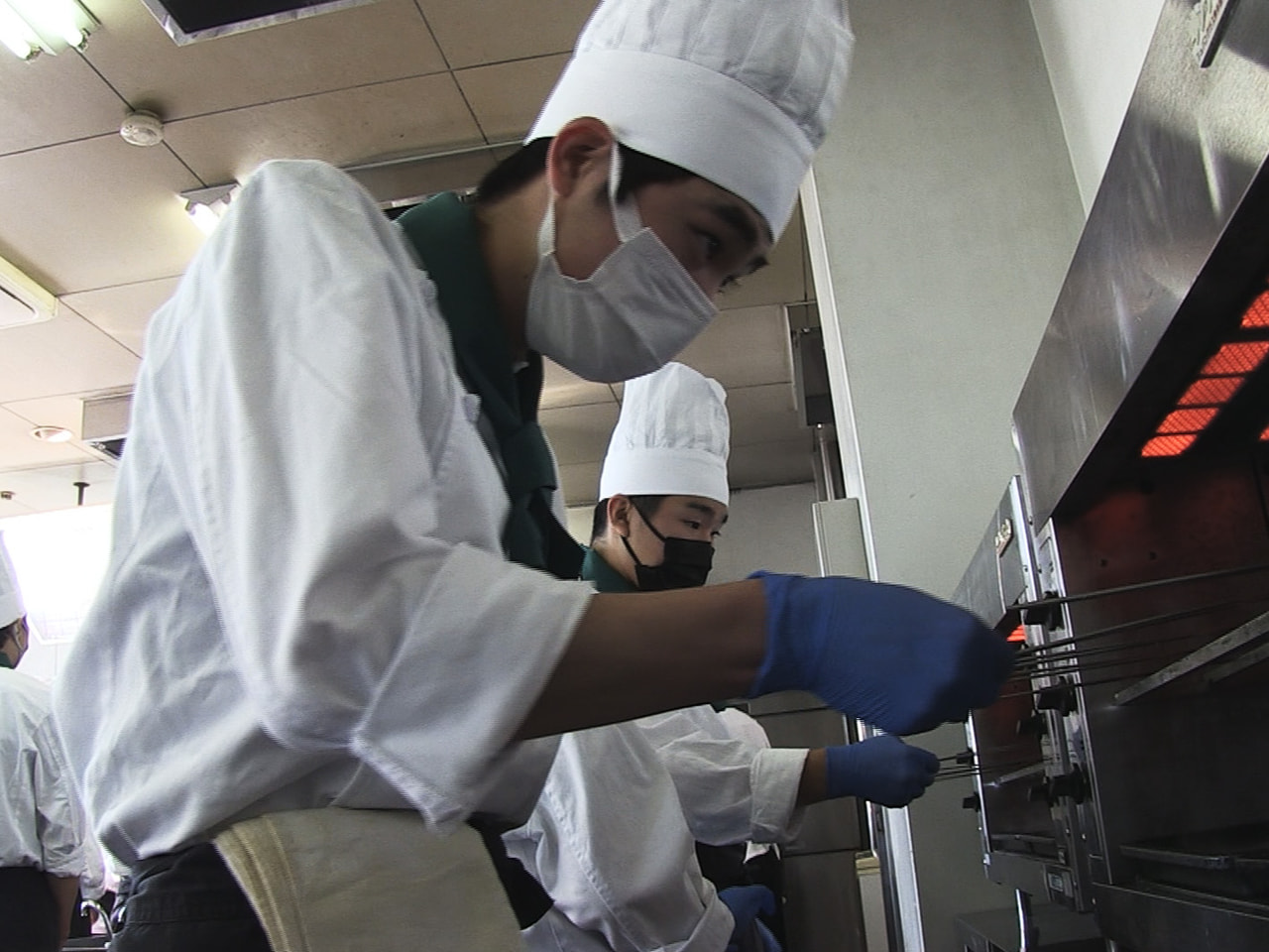 日本の食文化や伝統を学んでもらおうと岐阜市で16日、高校生がおせち作りに挑戦しま...