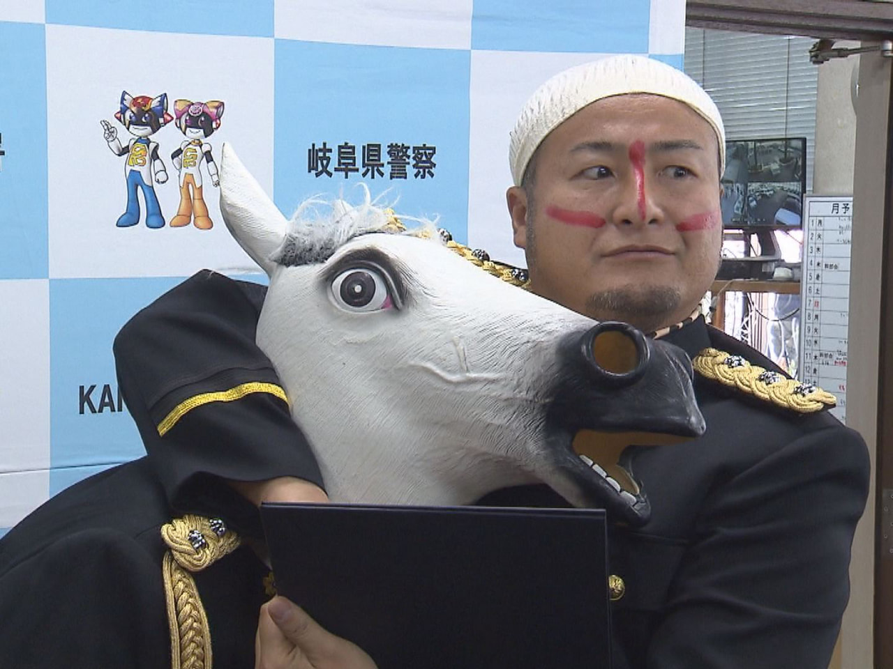 年末年始の地域安全運動と年末の交通安全県民運動に合わせ、お笑いコンビ「バンビーノ...