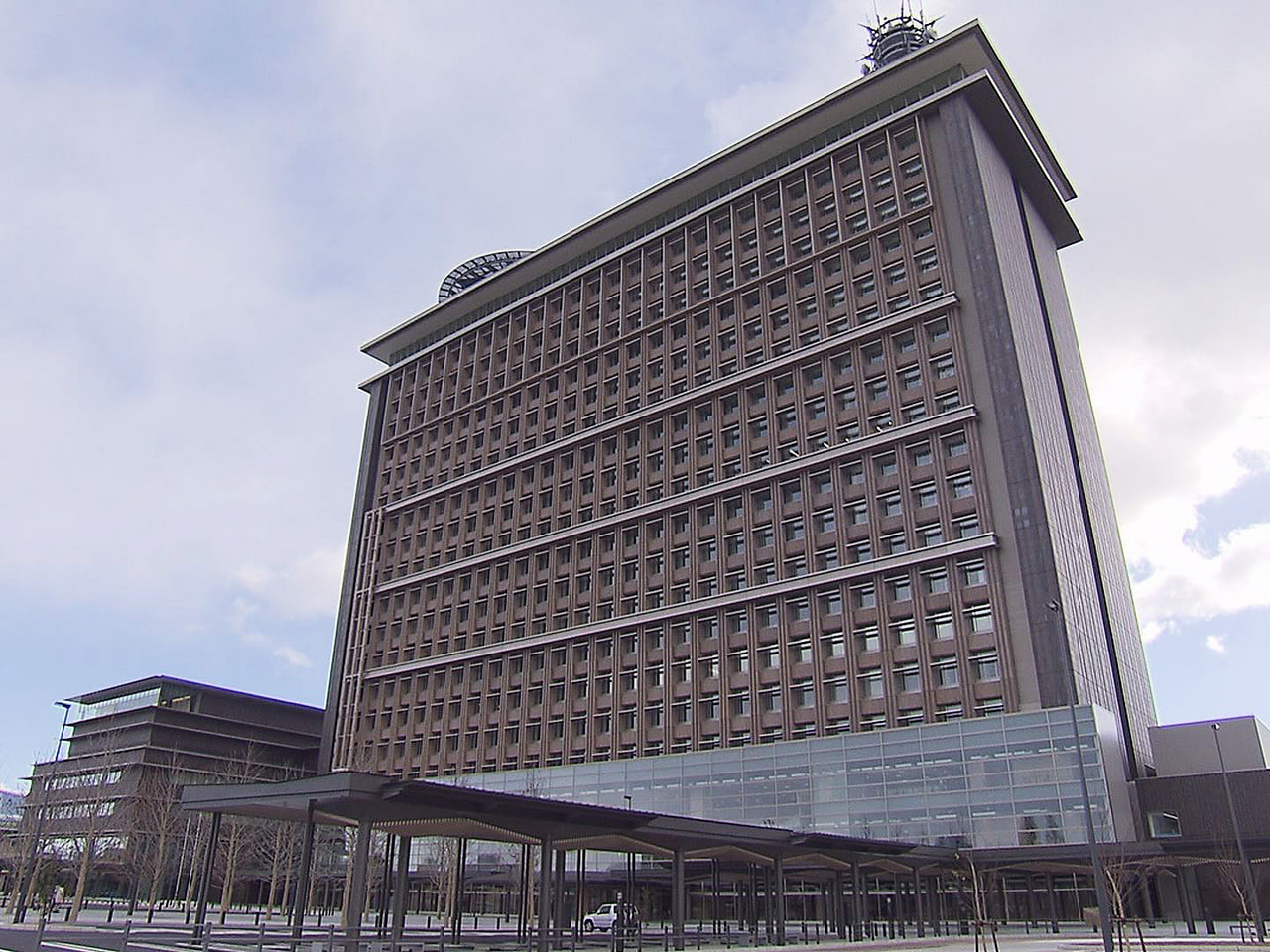 2023年1月に開庁する県の新しい庁舎で内覧会があり、県民が県政の今後の発展に期...