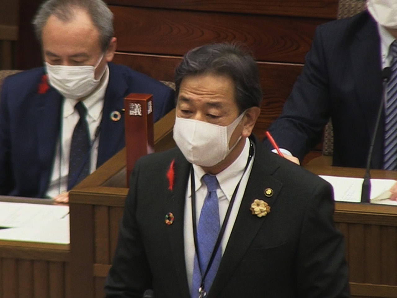 市の条例で禁止されているたばこの吸い殻をポイ捨てした高山市の田中明市長は21日、...