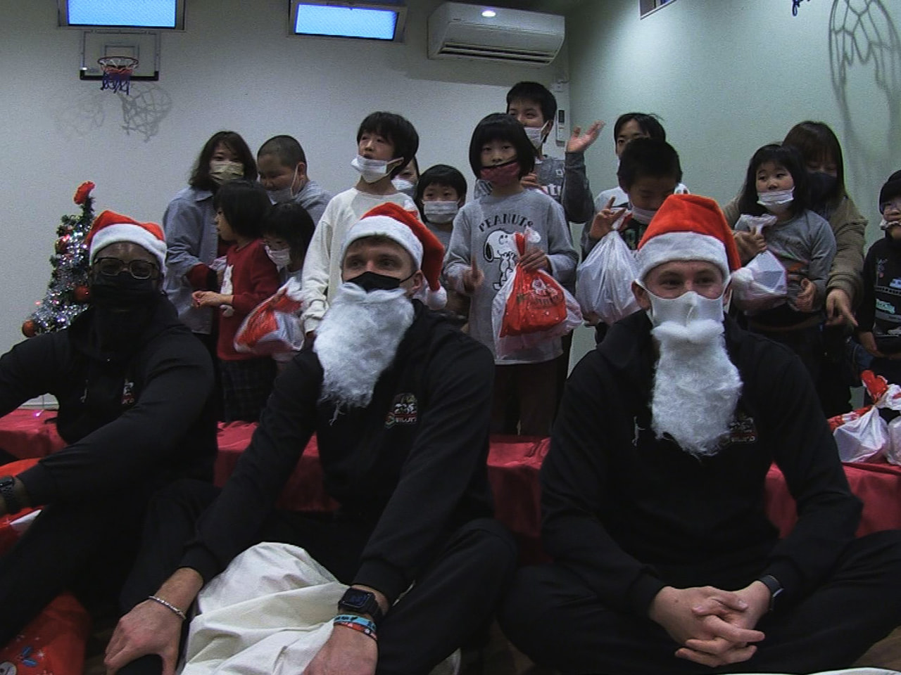24日はクリスマスイブ。 岐阜市の放課後等デイサービス施設には、早くもサンタクロ...