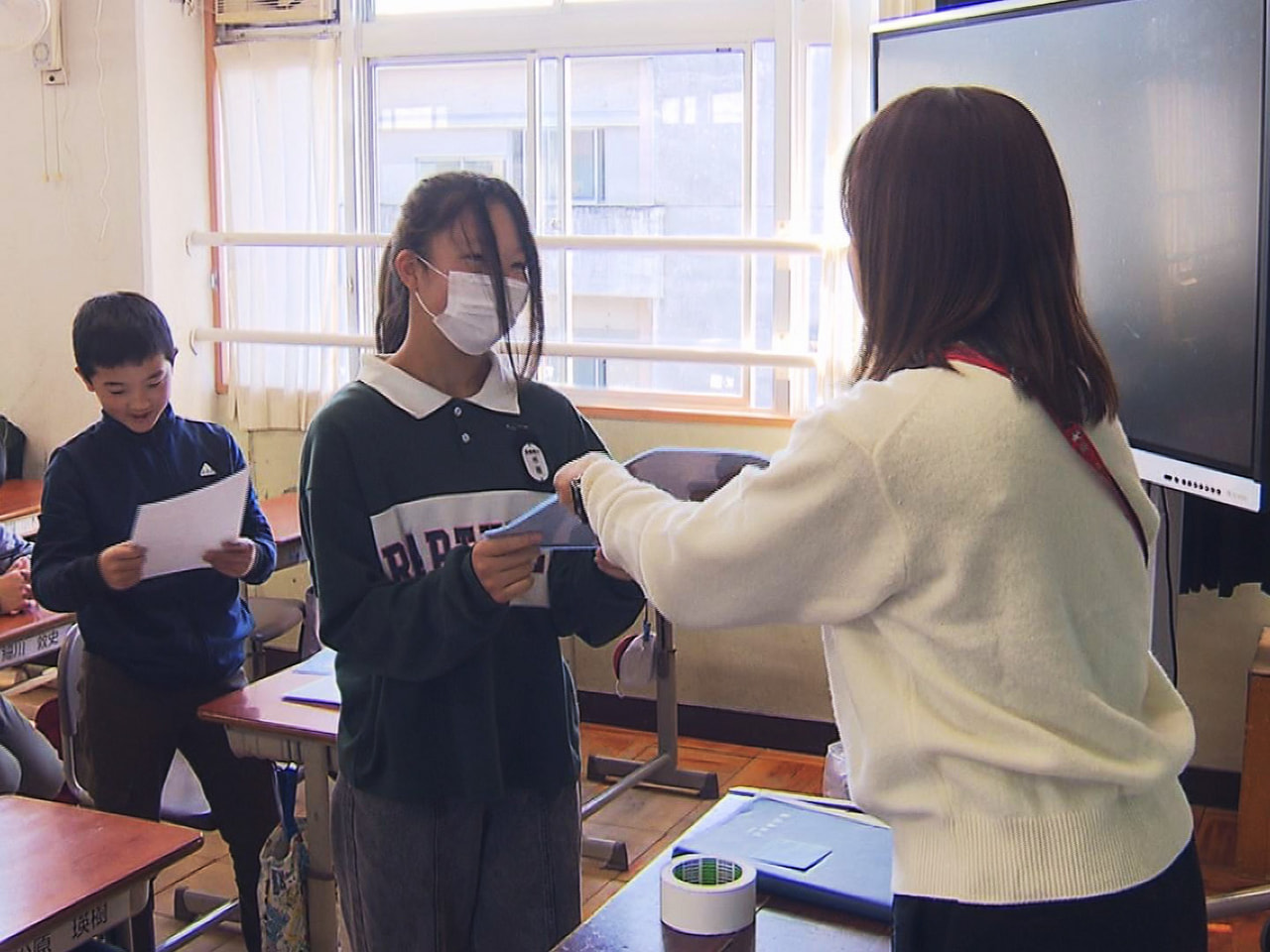 岐阜県内の多くの公立小中学校で２６日、２学期の終業式が行われました。 ２７日から...