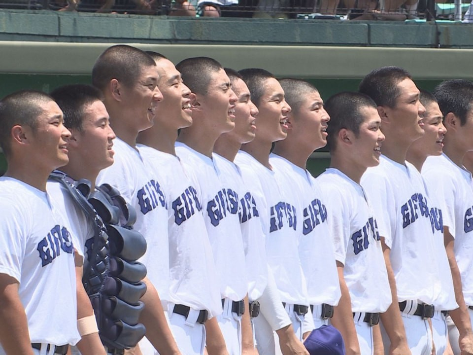 夏の甲子園の準々決勝で春の王者、横浜との激戦を制し、１６年ぶりのベスト４進出を決...