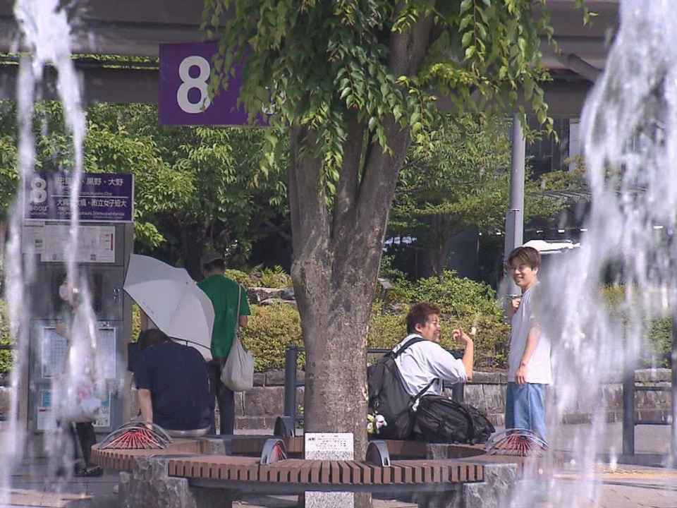 岐阜県内は20日、高気圧に覆われ広い範囲で晴れ、気温が上がり各地で真夏日を観測し...