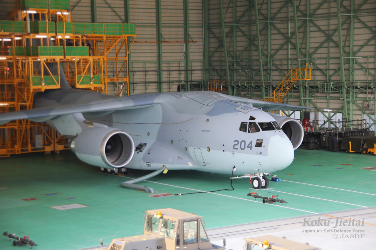 航空自衛隊岐阜基地は１６日、基地から出発した輸送機から部品のボルトやワッシャーが...