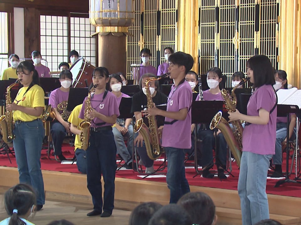 龍谷大吹奏楽部 幼稚園児に迫力ある生演奏 岐阜市の寺院で ニュース ぎふチャン 岐阜放送公式サイト