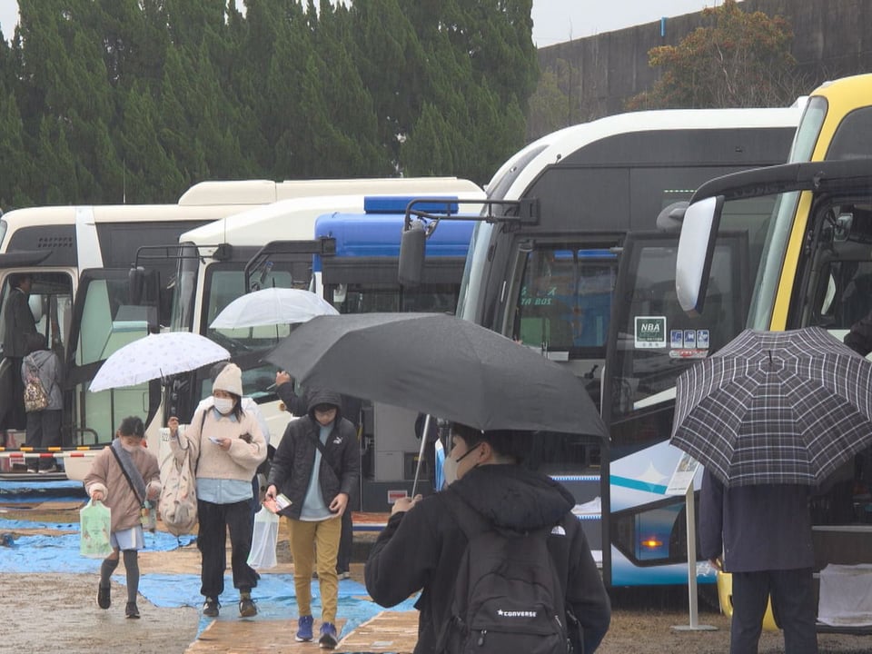 愛知県・名鉄内海駅でクリスマストレイン運行 岐阜のバスも集合