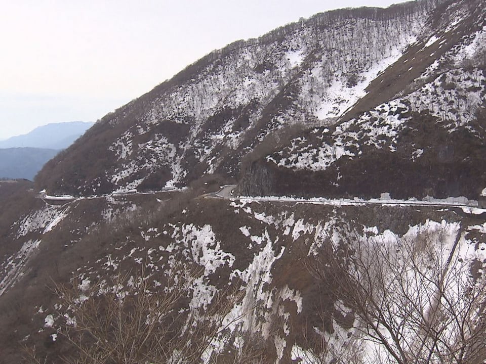 伊吹山、春への道切り開く ドライブウェイで除雪作業 岐阜・滋賀県境