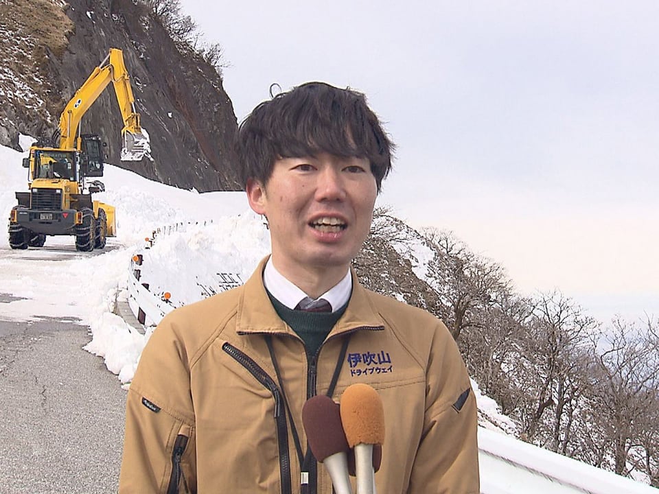 伊吹山、春への道切り開く ドライブウェイで除雪作業 岐阜・滋賀県境
