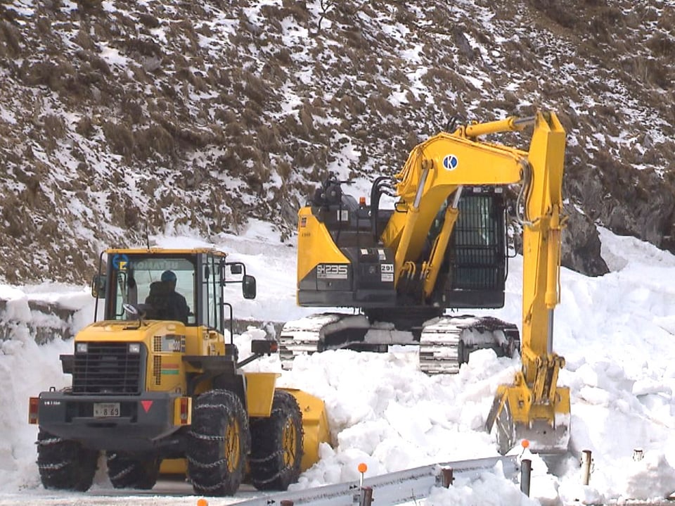 伊吹山、春への道切り開く ドライブウェイで除雪作業 岐阜・滋賀県境