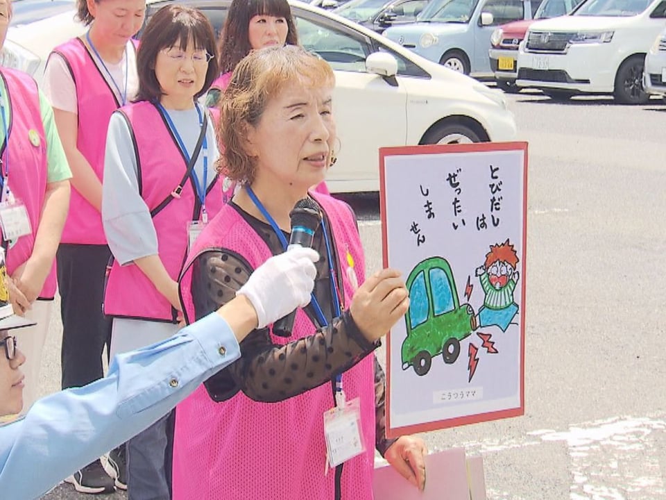 短冊に交通安全の願い 岐阜県・可児警察署で園児ら七夕イベント