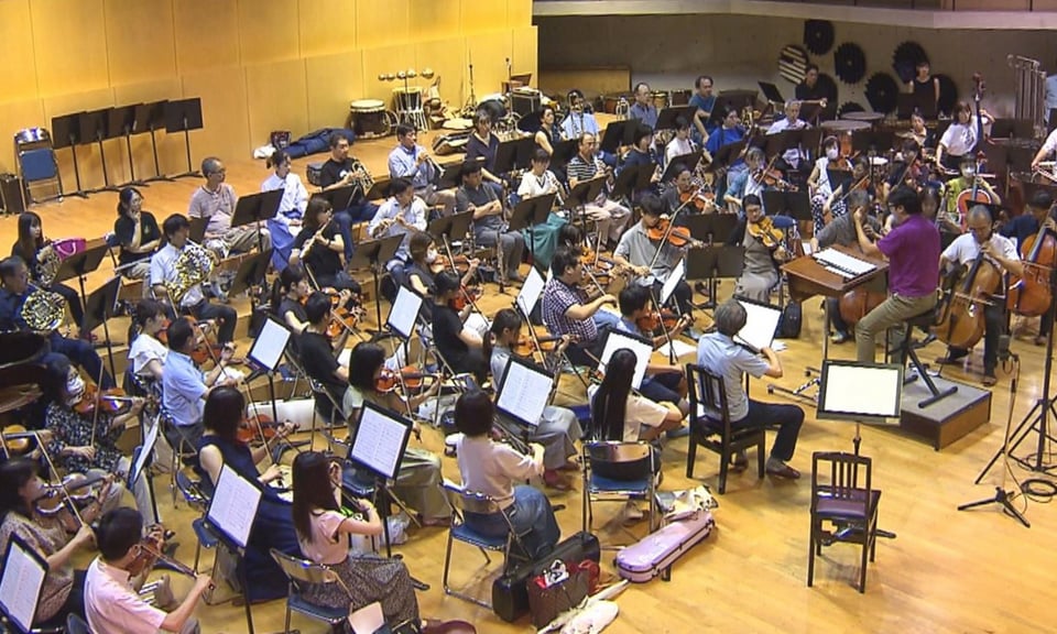 焼物の、オーケストラ十五人編成、