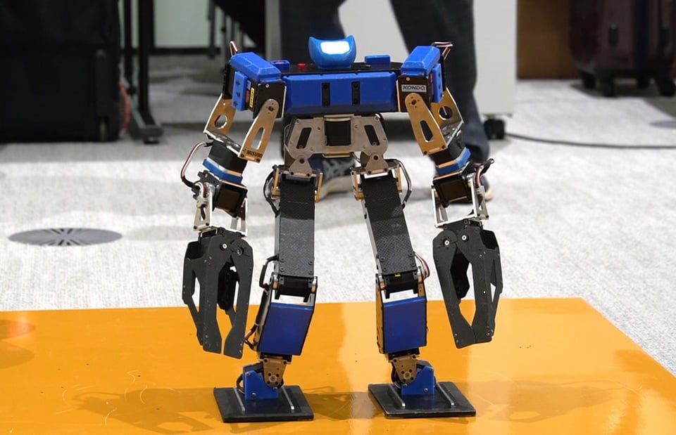 二足歩行ロボットの全国大会で3位入賞 飛騨神岡高校の生徒が受賞報告